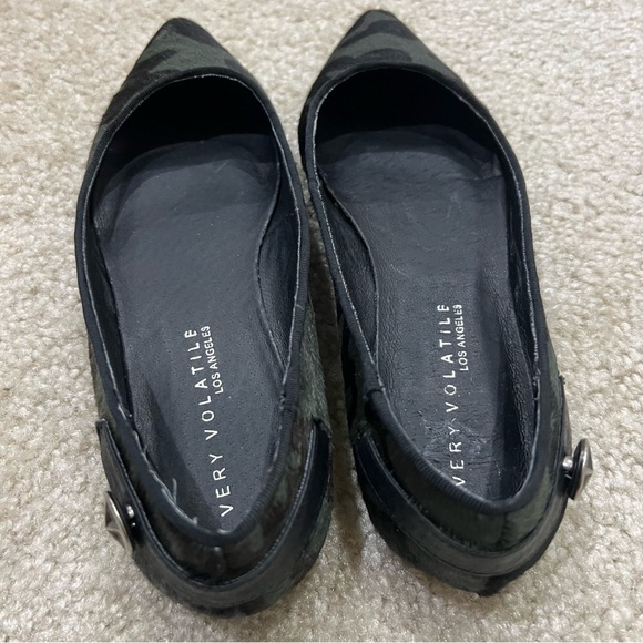 VERY VOLATILE Los Angeles SKYE Camo Flats Shoes Leather Brushed Hair Womens 8, - Picture 8 of 15